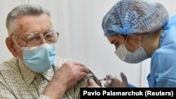 В министерстве здравоохранения готовятся к введению украинцам третьей дозы вакцин