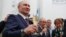 Владимир Путин произносит тосты во время церемонии вручения награды Героям Труда в Кремле, 28 апреля 2017