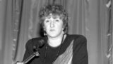 "Я даже не знаю, кто это". Что Петербург помнит о Старовойтовой в 20-летие смерти
