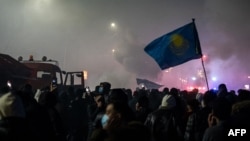 Слезоточивый газ в Алматы вечером 4 января