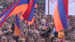 Оппозиция в Армении требует отставки президента и правительства