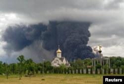 Пожар на Московском НПЗ после одной из атак украинского дрона, 18 июня 2026 года