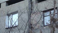 Жизнь под наклоном. Почему люди остаются в аварийных домах спустя семь лет после землетрясения