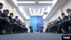 Встреча Путина и Токаева на форуме в Омске 25 июля