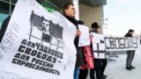 Russia -- Activists demonstrate in support of Yevgenia Chudnovets, a jailed kindergarten teacher from the Urals, convicted and sentenced to six months' imprisonment for disseminating a child-abuse video on social media , in Kurgan, February 3, 2017