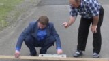 "Спасибо дяде Лёне!" Пенсионер из Кемеровской области построил дорогу соседям