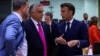 Премьер-министр Венгрии Виктор Орбан и президент Франции Эммануэль Макрон на саммите ЕС, 30 мая 2022 года
