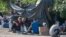 Палаточный городок для ожидающих отбытия граждан Узбекистана в Ростове-на-Дону