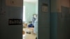 В Казахстане женщину, у которой в утробе умер ребенок, отказались принять в больнице и потребовали сначала оплатить долги по медстраховке