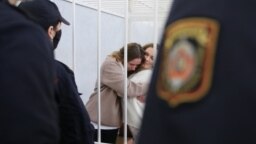 Катерина Андреева и Дарья Чульцова в зале суда