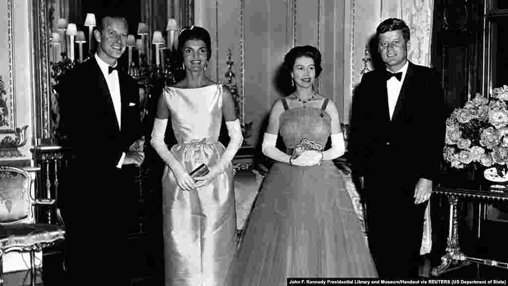 Королева и принц Филипп с Джоном и Жаклин Кеннеди в 1961 году
