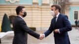 UKRAINE-CRISIS/MACRON-ZELENSKIY