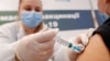 "Вакцинация необходима, когда вокруг засилье антивакцинаторов". В Украине разрешили прививать подростков