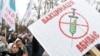 "Препарат, выпущенный на Землю, чтобы убрать наше население". Что говорили на митинге в Киеве противники вакцинации