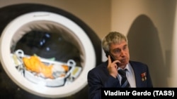Сергей Крикалев в Музее космонавтики на ВДНХ в Москве, 12 апреля 2021 года. Фото: ТАСС