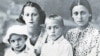 Рахиль Мессерер-Плисецкая с детьми, 1939 год