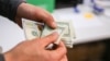 США запретят ввозить в Россию долларовые банкноты