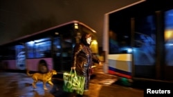 Эвакуация из Донецка в ночь на 19 февраля. Фото: Reuters