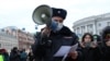 В Петербурге завели уголовное дело из-за сожжения чучела в военной форме с надписью "Заберите"