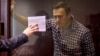 "Впервые государственный орган описывает Навального как политического деятеля". Христо Грозев – о том, что еще показало расследование ФСБ
