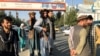 Член "Талибана" перед входом в аэропорт
