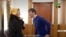 Ислам Кадыров угрожает женщине. Фрагмент репортажа телеканала "Грозный"