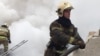 В Петербурге большой пожар на фабрике, погиб сотрудник МЧС