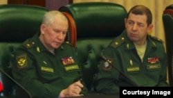 Генерал Ярослав Москалик в 2017 году (справа) 
