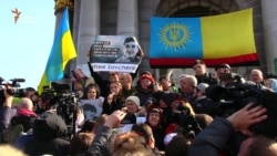 Мать и сестра Надежды Савченко выступили на Майдане