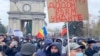 В Кишиневе проходит акция протеста. Выйти на улицу призвала избранный президент Майя Санду