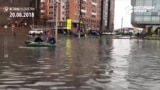 Наводнение в Астане: люди катаются на лодках по улицам