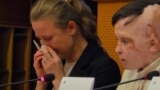 Переводчица Европарламента плачет от рассказа 11-летнего украинского мальчика с тяжелейшими ожогами 