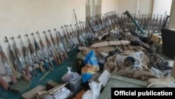 Оружие и боеприпасы афганских военнослужащих, которые были вынуждены отступить на территорию Таджикистана. Фото пресс-центра погранвойск ГКНБ РТ