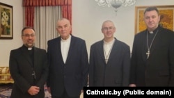 Генрих Околотович и Анджей Юхневич в центре