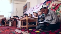Тысячи детей в Кыргызстане не ходят в школы. Как это объясняют родители