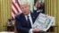 Трамп подписывает указ о статье 230 закона о телекоммуникациях, которая регулирует соцсети 