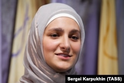 Айшат Кадырова в 2019 году на открытии первого магазина своего модного дома Firdaws в московском торговом центре