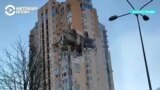Прямое попадание российского снаряда в дом в Киеве утром 25 февраля