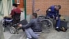 "Аллах дал мне такой шанс". Почему колясочник из Чечни ремонтирует коляски бесплатно