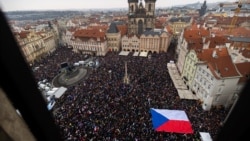 В Чехии десятки тысяч людей вышли на митинг в поддержку президента 
