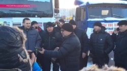 Юрий Шевчук поет протестующим дальнобойщикам