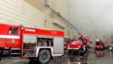 В Кемерове вспоминают погибших год назад в торговом центре "Зимняя вишня"