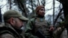 Эрдем "Шаман" Тикеев (справа) и анонимный боец одного из иностранных легионов ВСУ, архивное фото