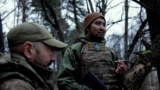 Эрдем "Шаман" Тикеев (справа) и анонимный боец одного из иностранных легионов ВСУ, архивное фото