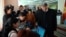 Президент Кыргызстана Алмазбек Атамбаев голосует на референдуме в Бишкеке