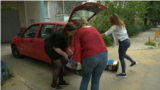 Волонтеры помогают жителям Краснодара