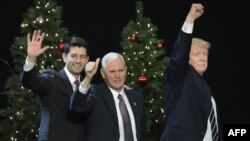 Представители Республиканской партии Спикер Конгресса США Пол Райан, новый вице-президент Майкл Пенс и избранный президент Дональд Трамп 