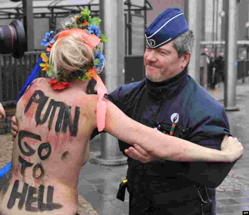 Акция протеста в Брюсселе во время проведения саммита Россия-Евросоюз. Декабрь 2012 года