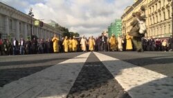 В Петербурге прошло шествие в честь перенесения мощей Александра Невского