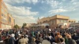 "Наша элита покидает страну, а они взрывают их!" В Иране ширятся протесты
